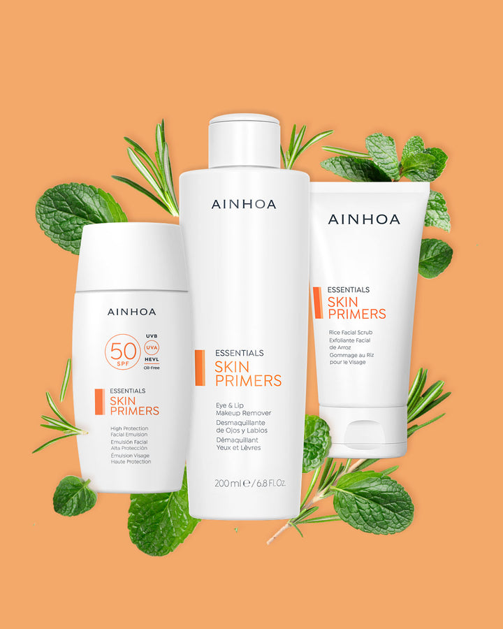 Billedet viser Skin Primers renseprodukter, herunder Ainhoa Eye & Lip Makeup Remover: Vegansk makeupfjerner med kamilleolie og bisabolol. Beroliger og fugter øjne og læber.