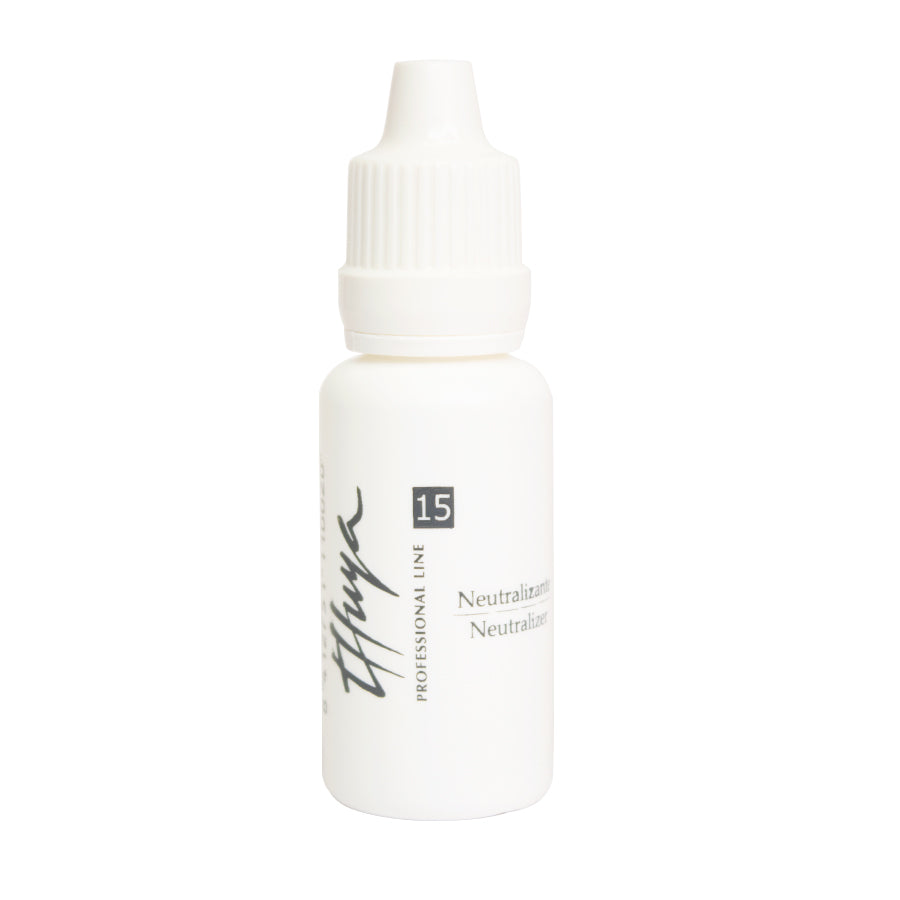 Close up billede af THUYA Neutraliser til Lash Lift & Perm