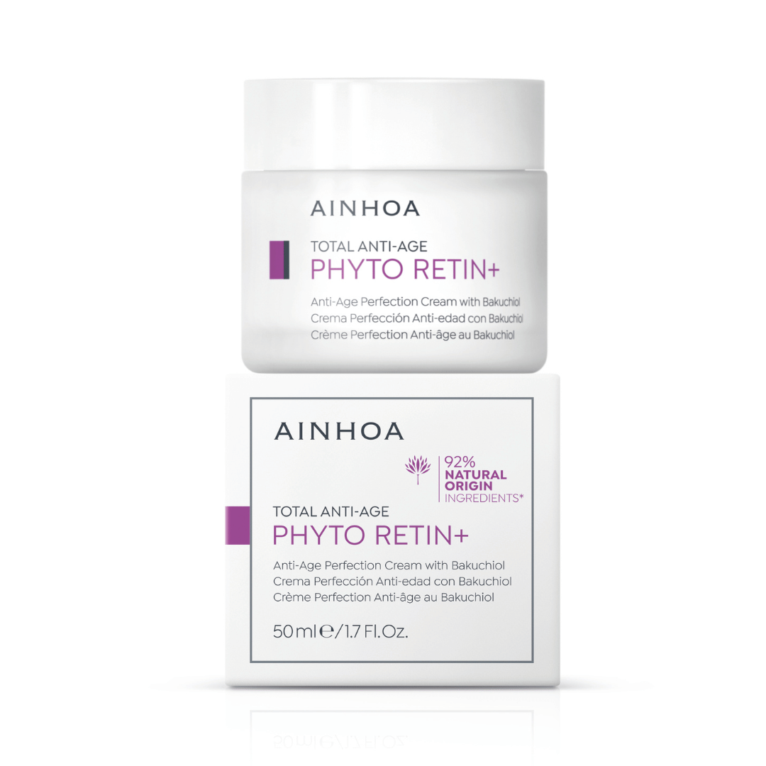 Billedet viser emballage og Ainhoa Phyto Retin+ Cream: Naturlig anti-age effekt med vegansk retinol, testet til at stimulere kollagen. Reducerer rynker og forbedrer fasthed. 92% naturlig.
