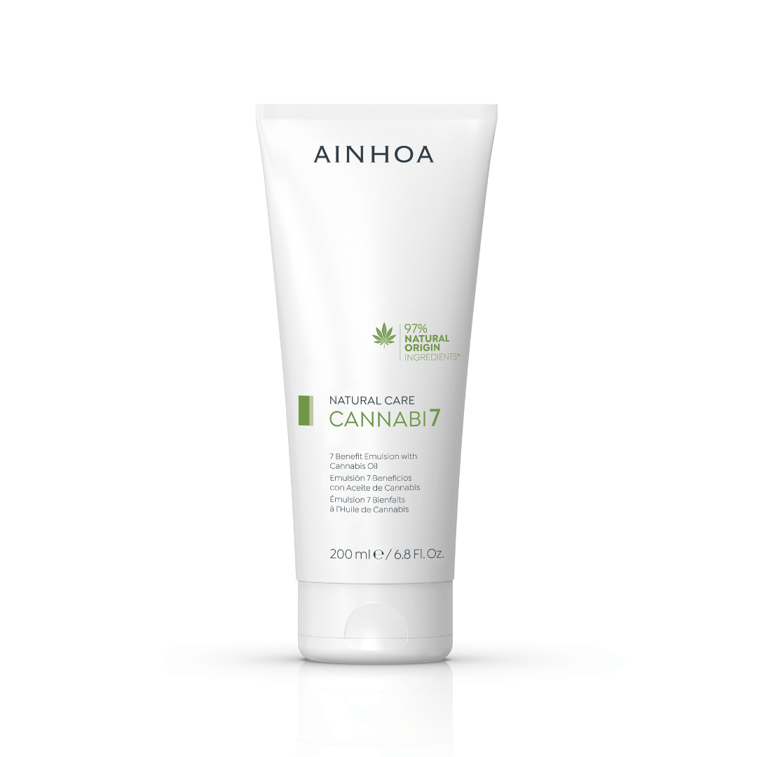 Billedet viser hudplejeproduktet CANNABI7 - 7 BENEFIT EMULSION WITH CANNABIS OIL i sin kliniske fine 200 ml. tube. Hudplejeproduktet er en dagcreme med cannabis olie til normal til kombineret hud.