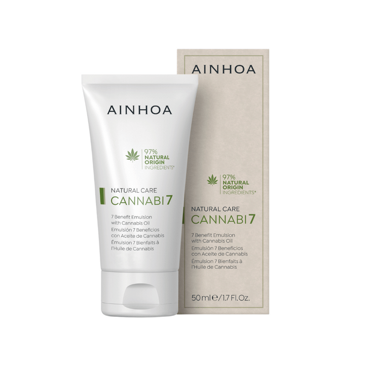 Billedet viser hudplejeproduktet CANNABI7 - 7 BENEFIT EMULSION WITH CANNABIS OIL i sin fine tube sammen med sin papæske produceret med pap fra forvaltede skove. Hudplejeproduktet er til en dagcreme med cannabis olie til normal til kombineret hud.