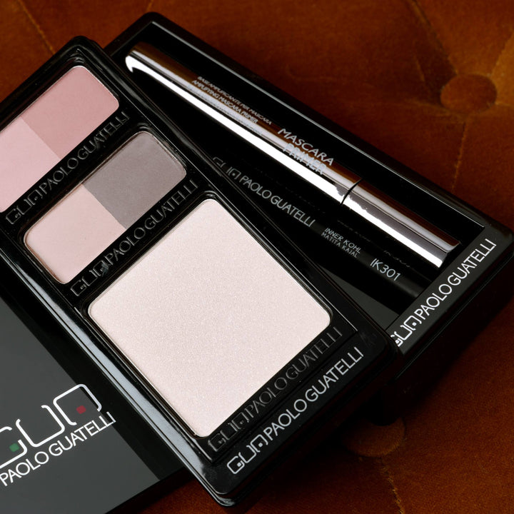 På billedet ses makeup produktet Paolo Guatelli Glowing Compact Powder i Paolo Guatellis patenterede B-Box system