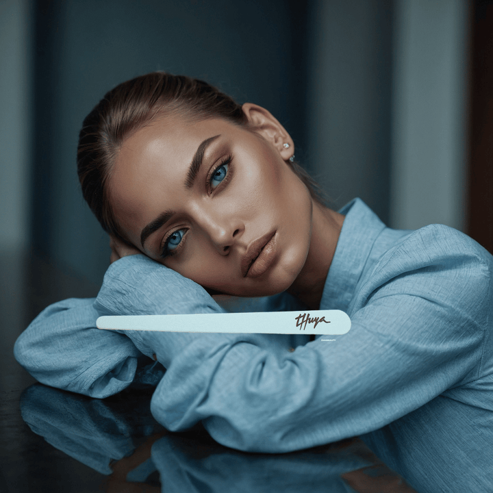 THIN TRIANGULAR BLUE/WHITE NAIL FILE 180/240