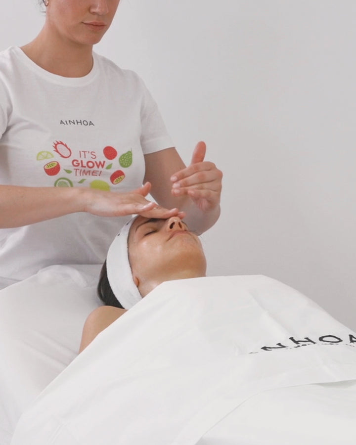 MULTIVIT GLOW -T-SHIRT FOR BEAUTY THERAPISTS